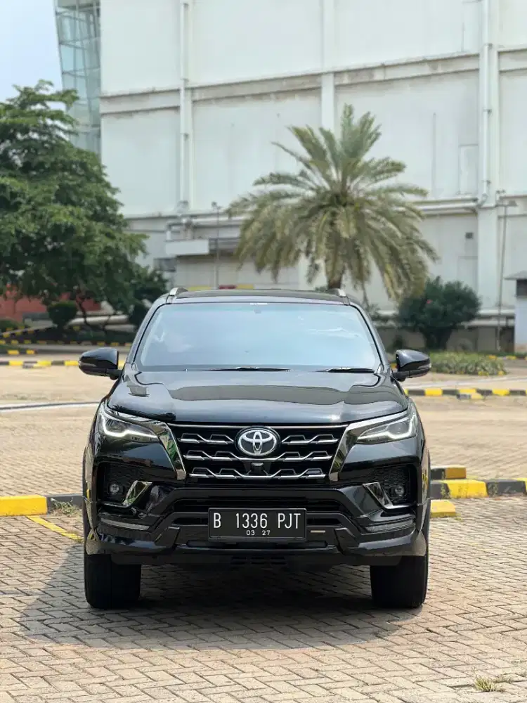 Toyota Fortuner 2.8 GR 4×2 AT 2022 Hitam