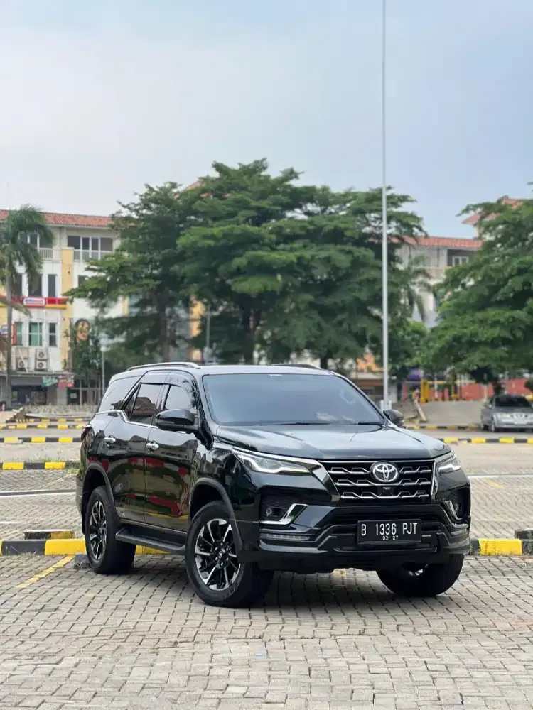 Toyota Fortuner 2.8 GR 4×2 AT 2022 Hitam