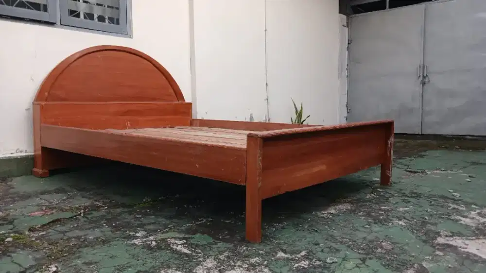 Dipan Ranjang Springbed Kayu