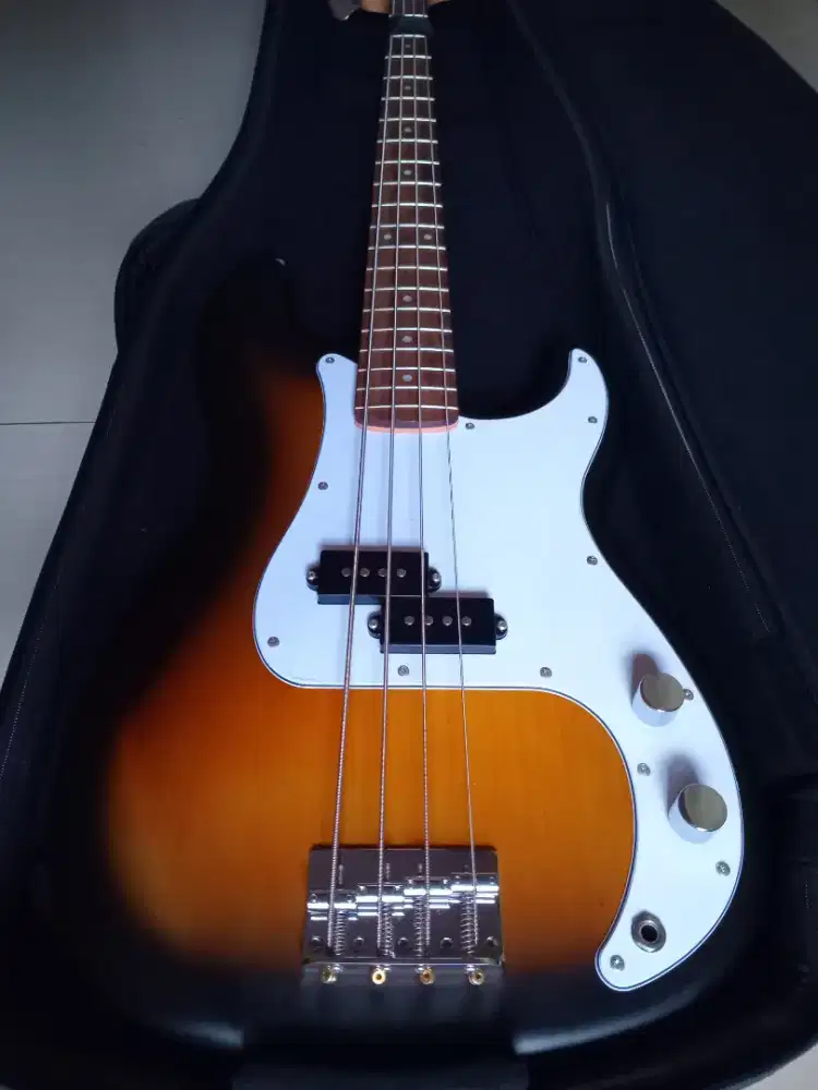 Squire precision bass
