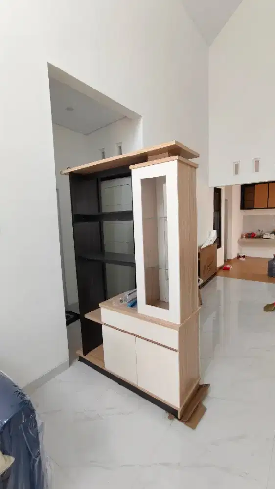 Partisi ruangan/sekat ruangan