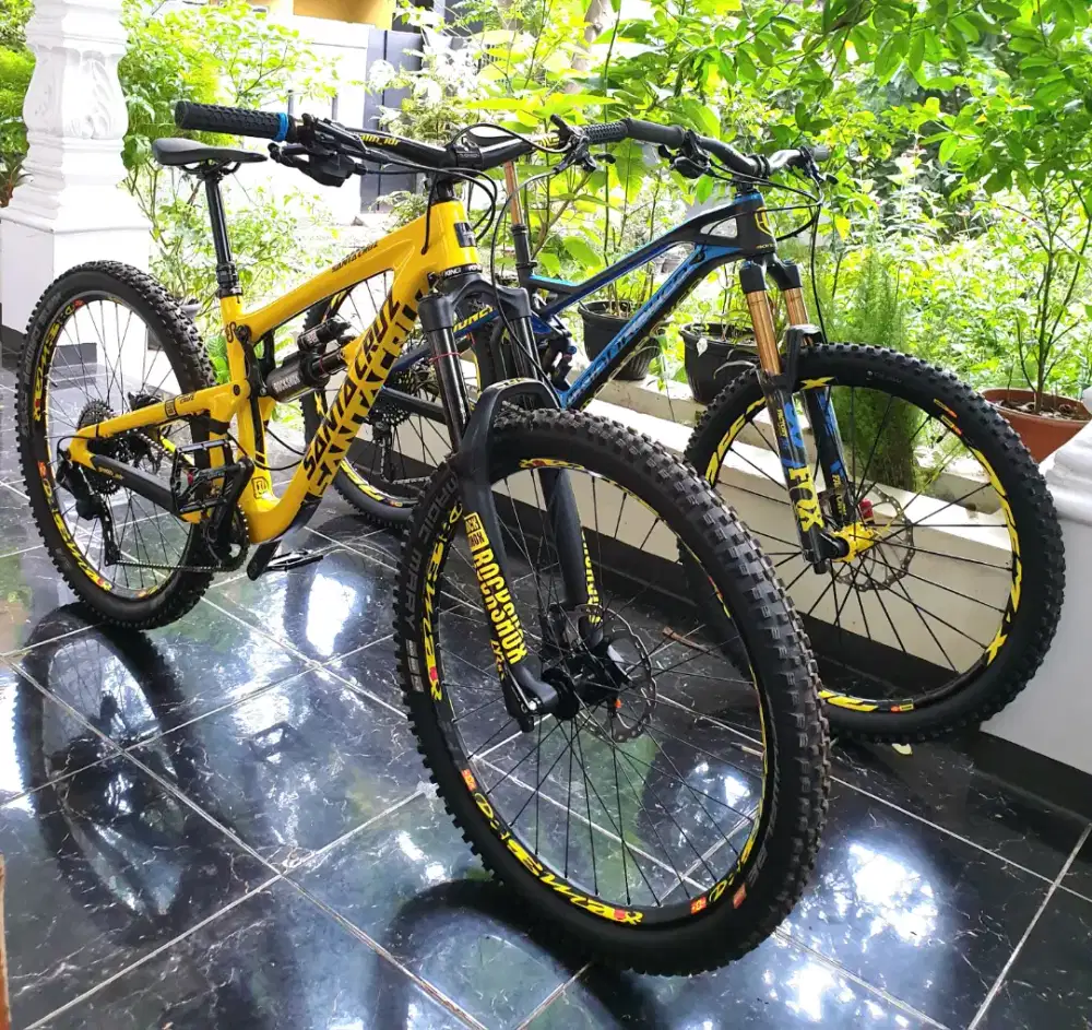 Sepeda Gunung Downhill Mondraker dune XR Carbon & Santa Cruz Nomad 3