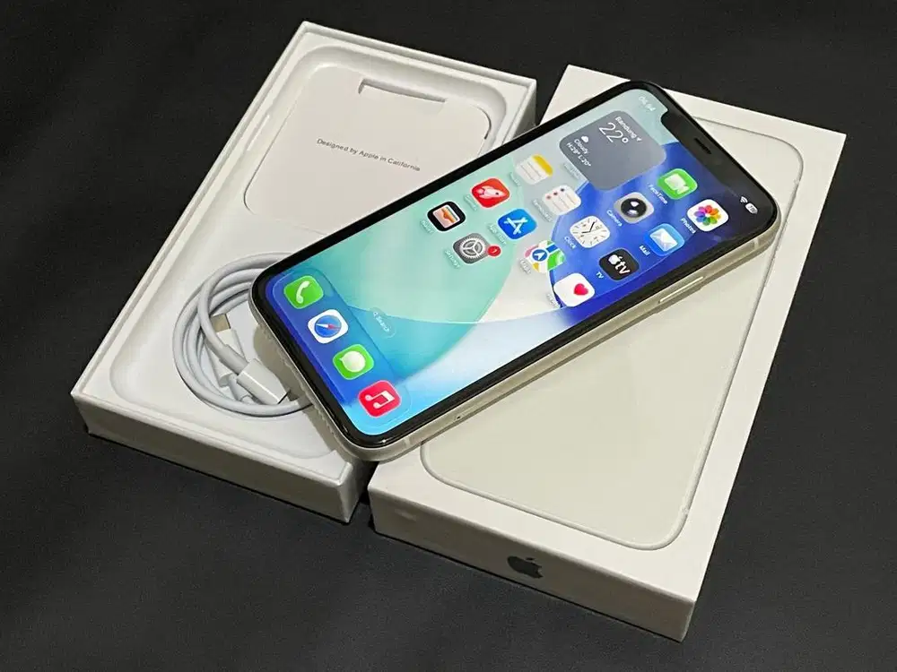 Jual iPhone 11 64GB white mulus ex garansi beacukai