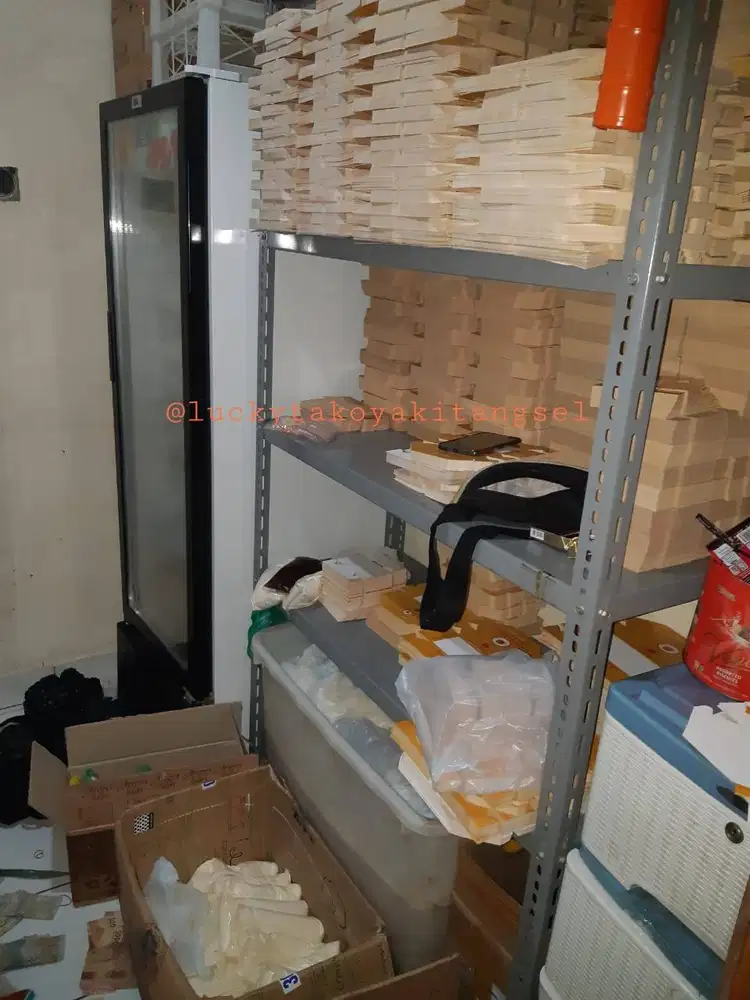 DICARI: CREW GUDANG & OPERASIONAL TAKOYAKI (Wajib Mess)