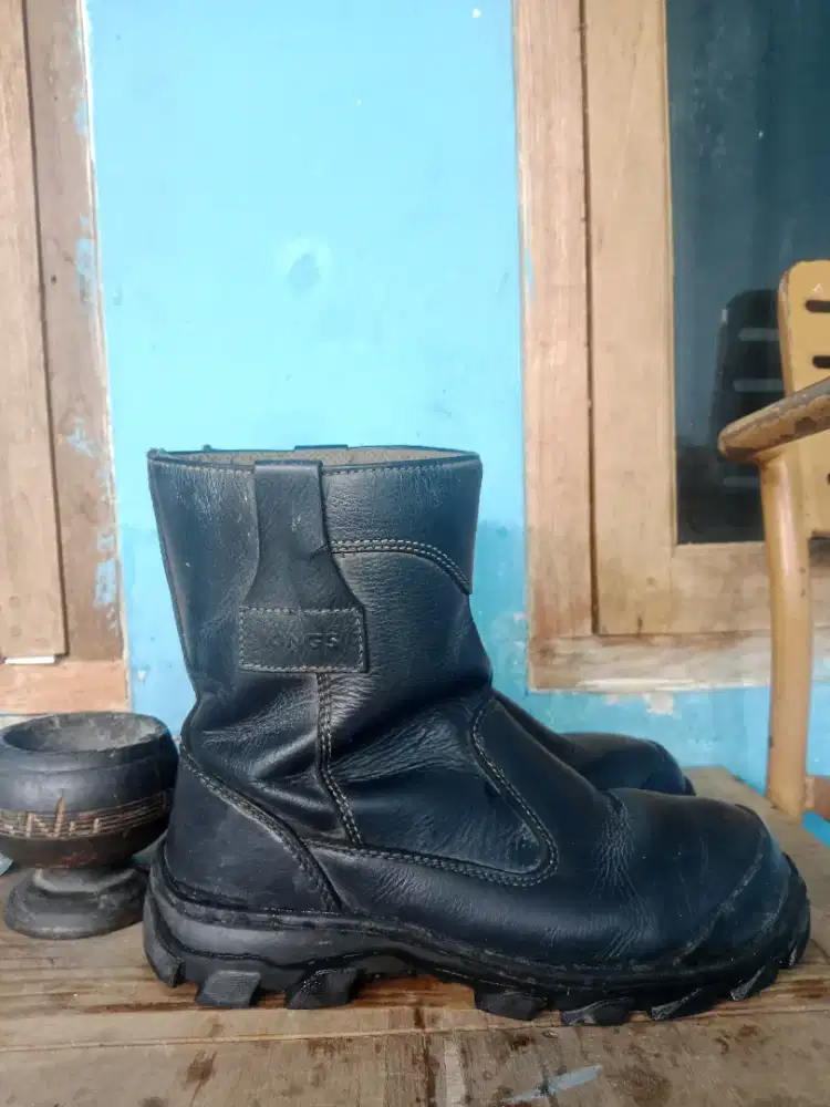 Sepatu kings safety