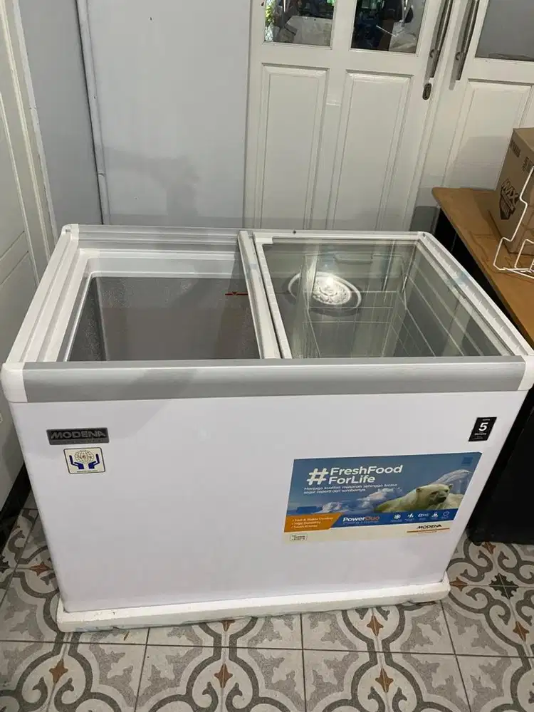 MODENA Sliding glass freezer