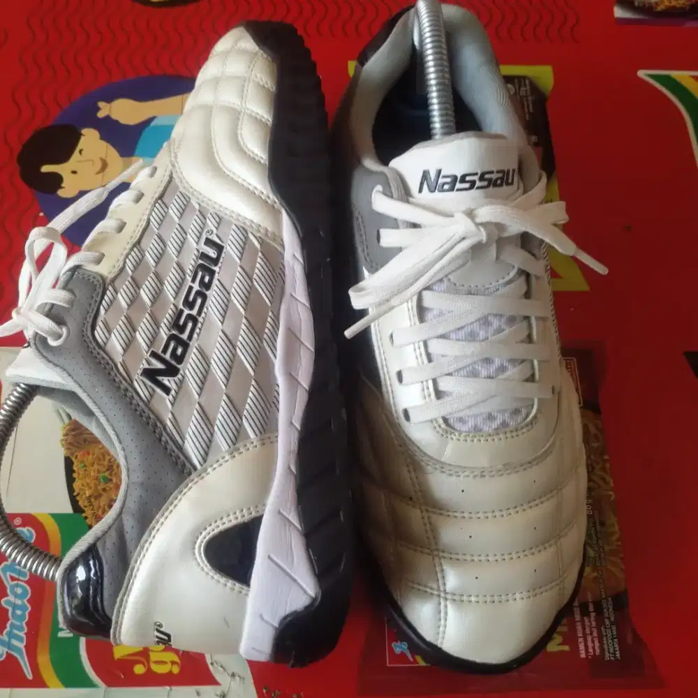 Sepatu Nassau Uk. 42,5 (Insole 27 cm)