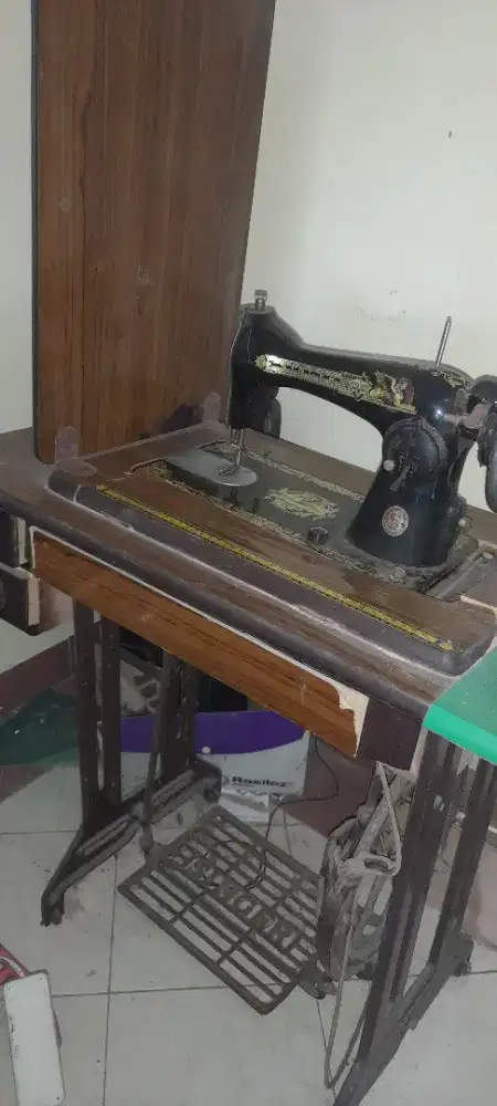 Mesin Jahit Jadul