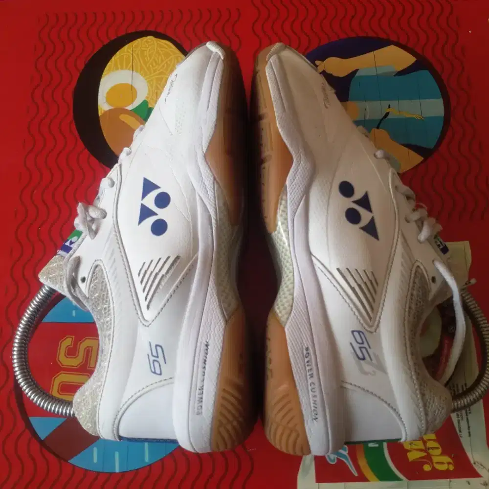 Sepatu Yonex SHB Uk. 37 (23,5 cm)
