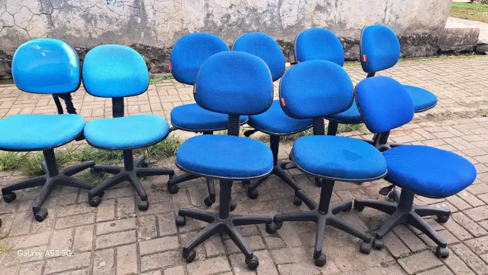 Kursi kantor biru