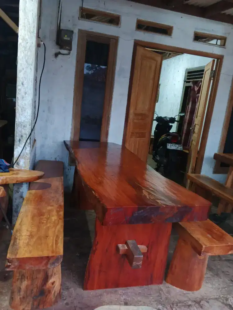 Meja makan antik teras