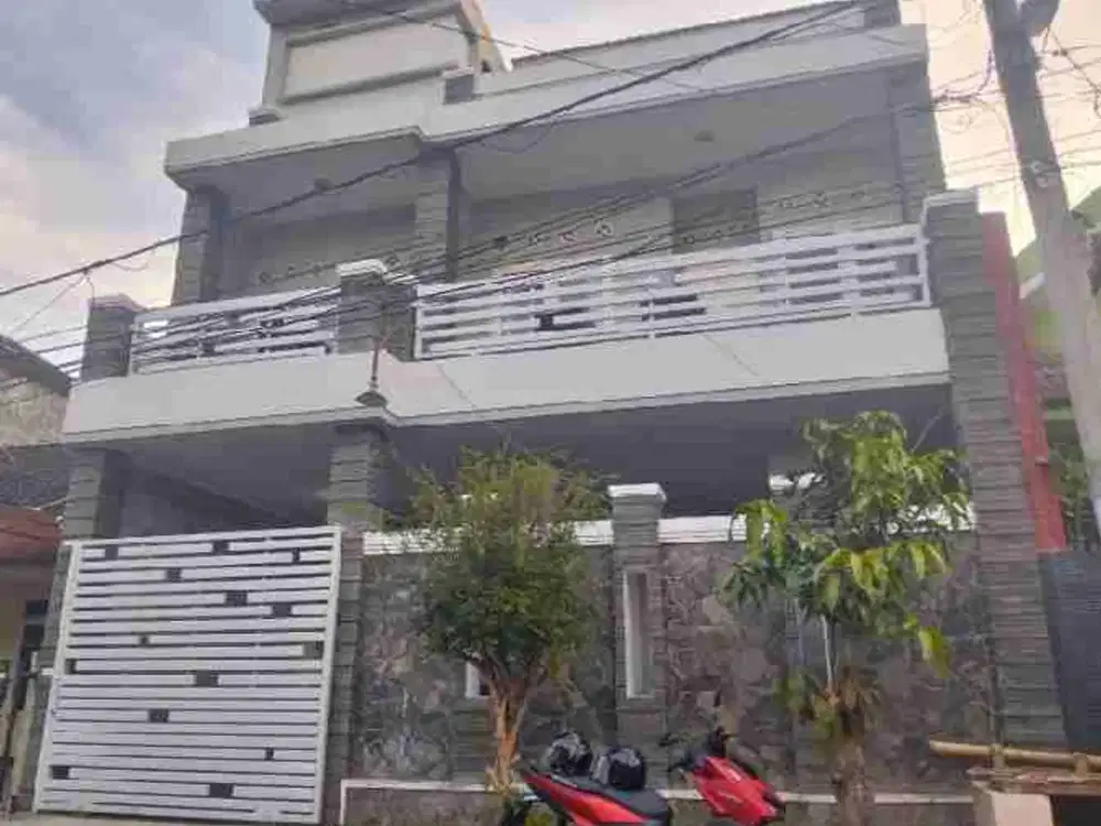 KONTRAKAN 9 KAMAR LENGKAP PERABOT SPRINGBED 3 LANTAI DEKAT KAMPUS UMM DAU Malang