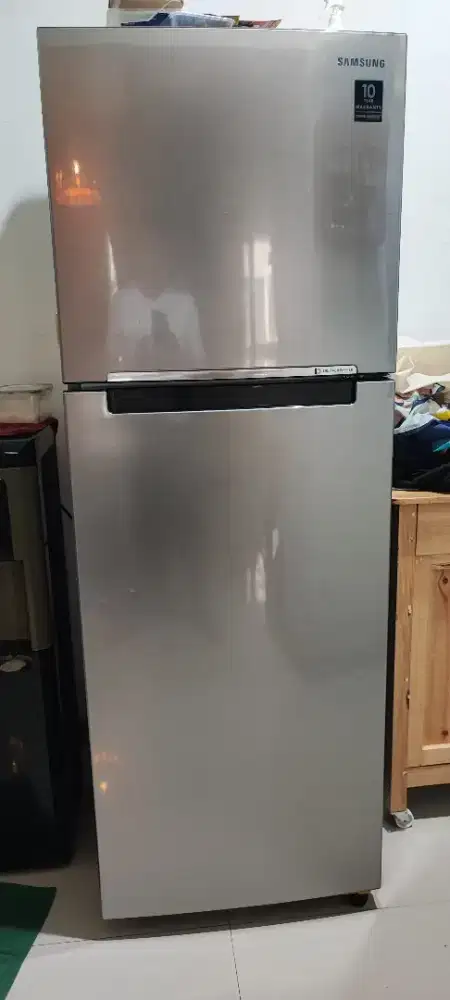 Kulkas Samsung Inverter 321 liter