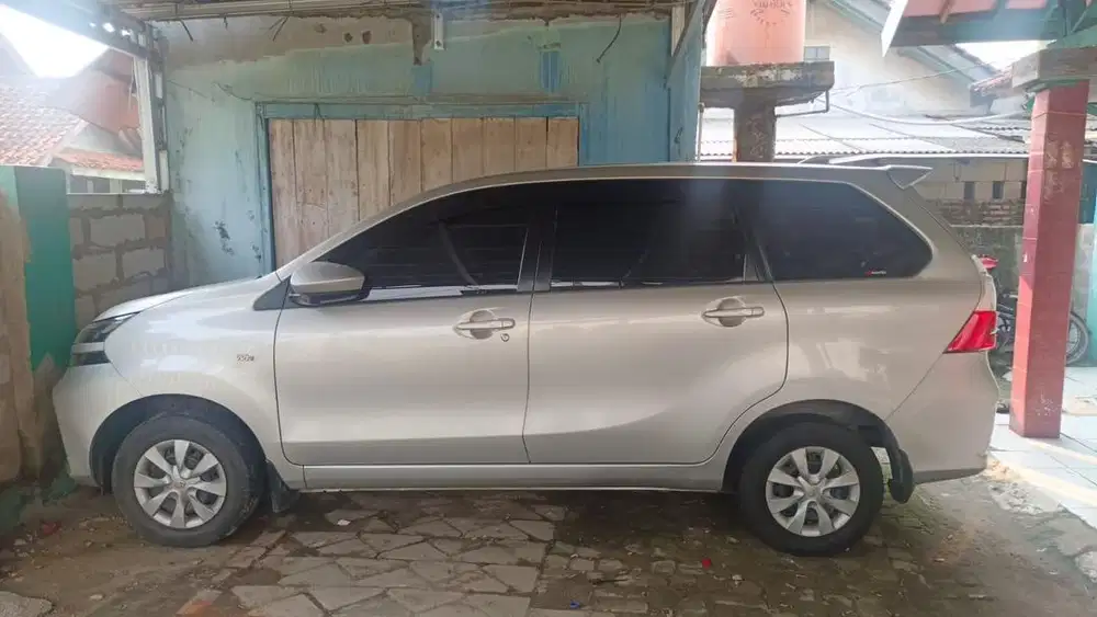 Sewa mobil beserta driver