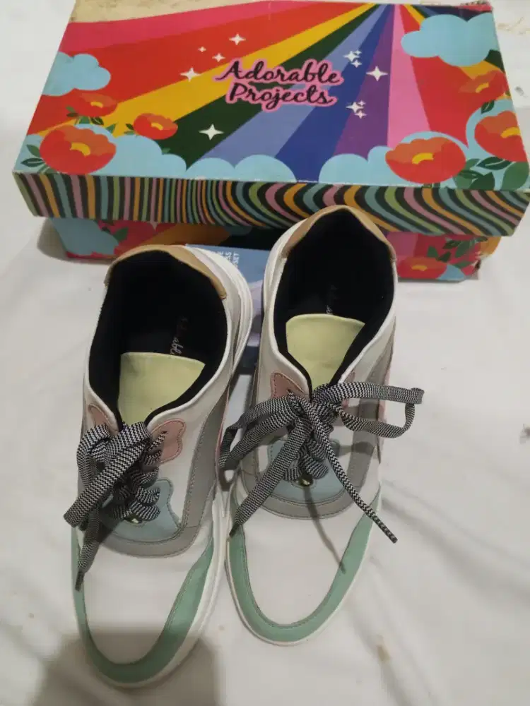 PRELOVED LIKE NEW : ADORABLE PROJECTS