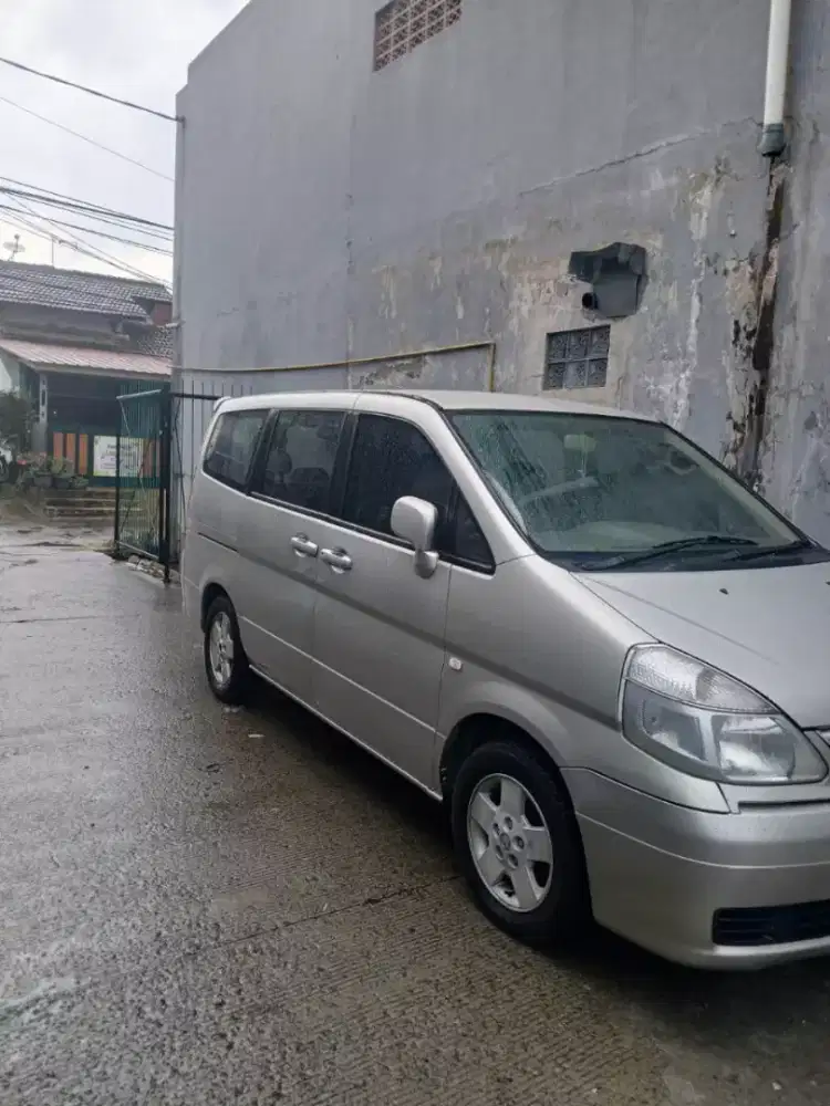 Dijual Nissan Serena Ct 2000 CC siap buat Tahun Baruan Murah BU