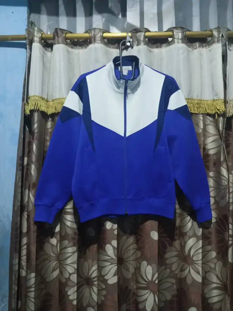 tracktop dua warna