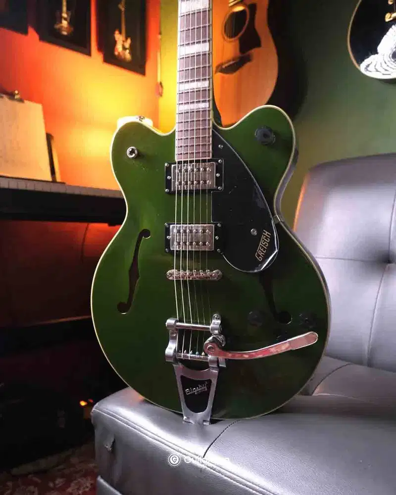 Gitar elektrik semihollow Gretsch G2622T Streamliner
