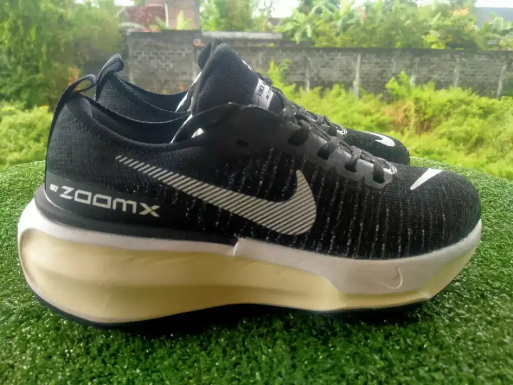 Nike Zoom X Invincible Run Flyknit sz 37