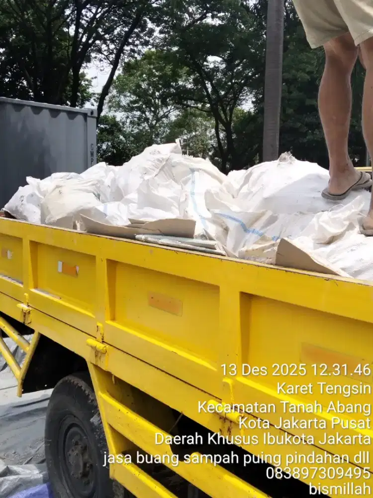 Jasa buang puing dan tanah