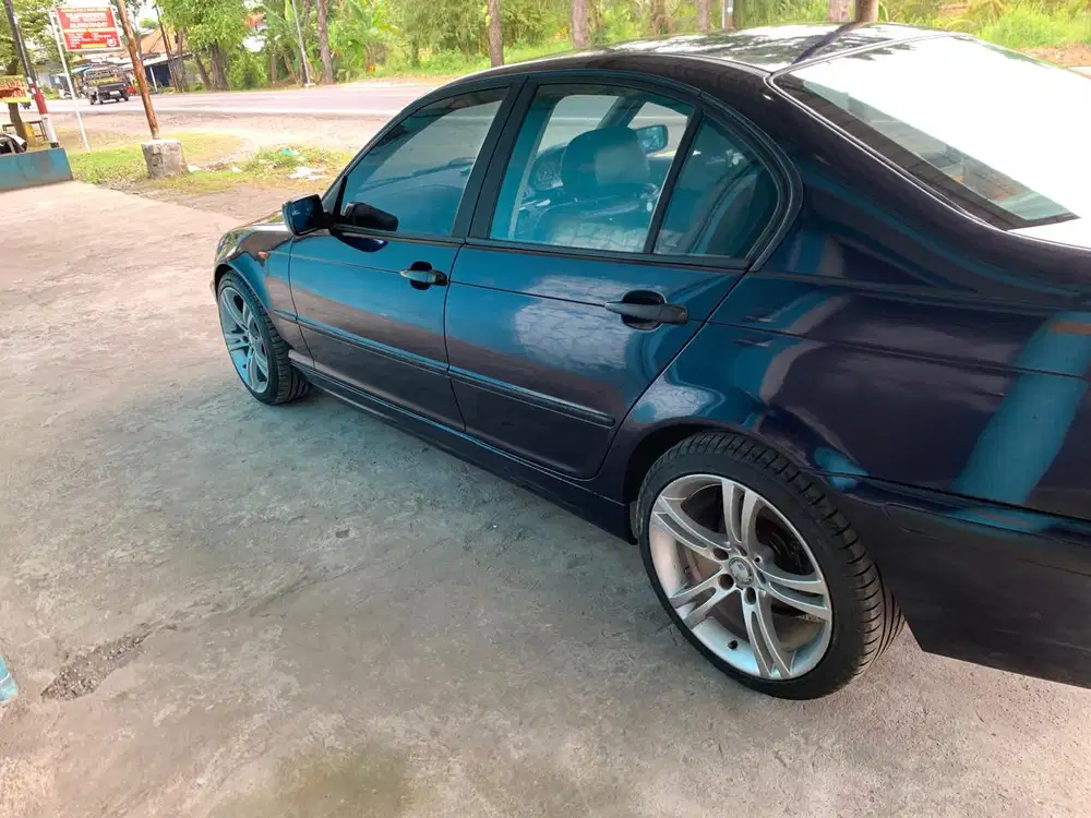 BMW 318i 2003 Bensin
