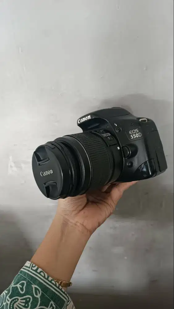 KAMERA CANON 550D + LENSA KIT 18-55MM