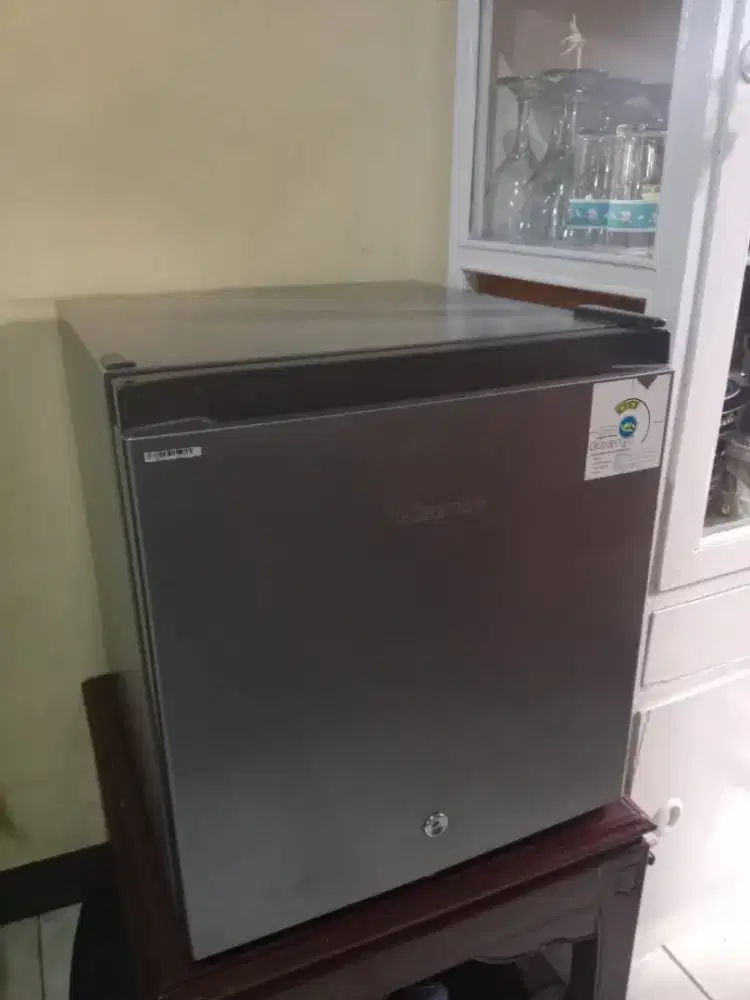 dijual kulkas mini merk hisense