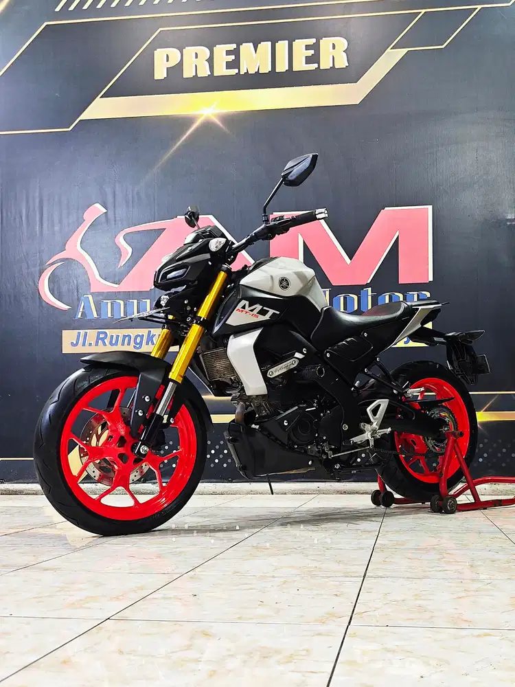 MT15 Reg.2021 km.14rb naked  perfom terbaik.Anugerah motor rungkut
