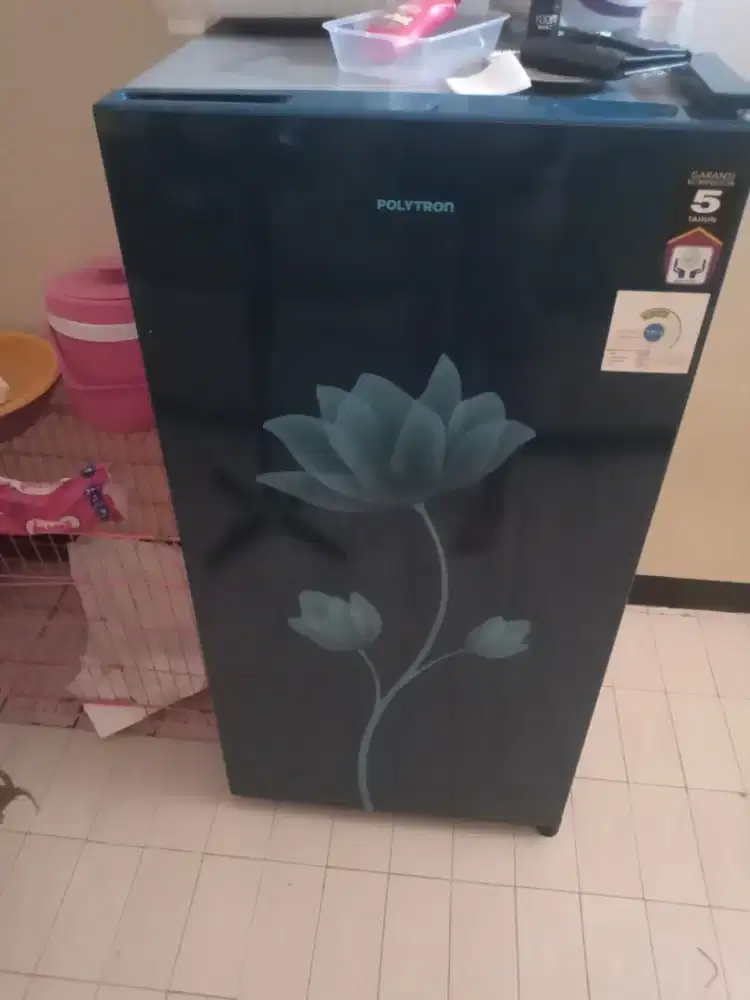JUAL CEPAT kulkas polytron, pemakaian 7 bulan