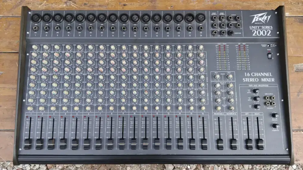 Mixer peavey unity 1002 16 ch usa