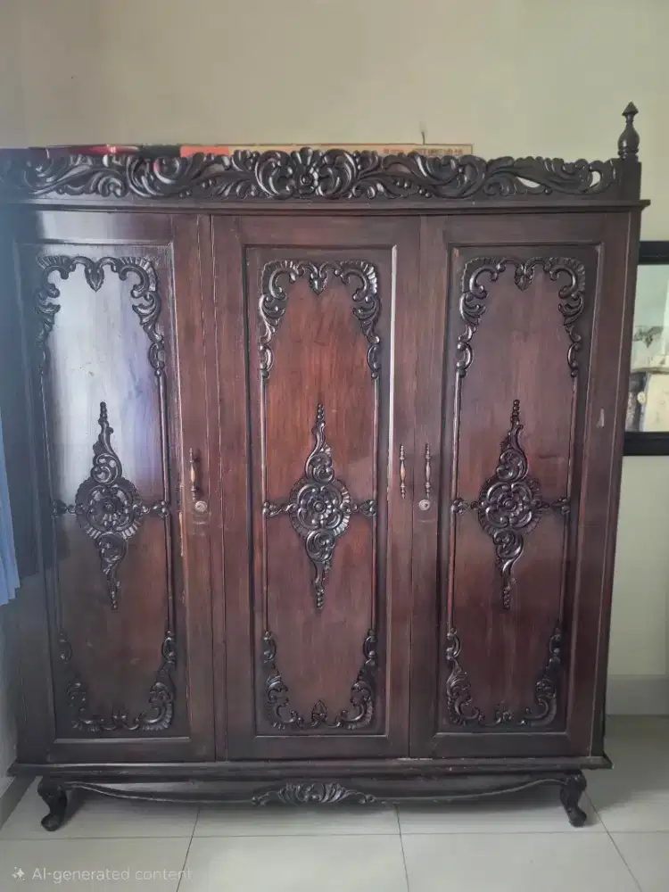 Dijual Lemari Antik Kayu Jati Asli