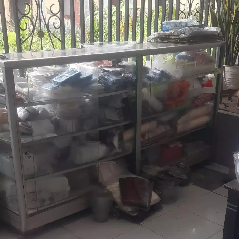 Etalase kaca ukuran 2M