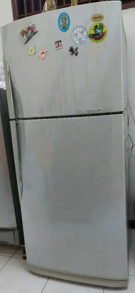 Kulkas 2 pintu merk SAMSUNG