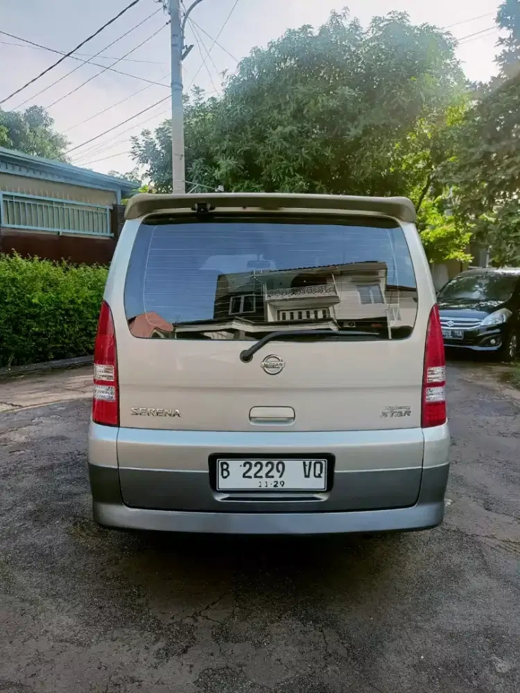 nissan serena hws at 2004