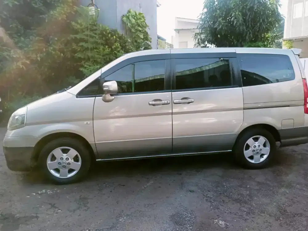nissan serena hws at 2004