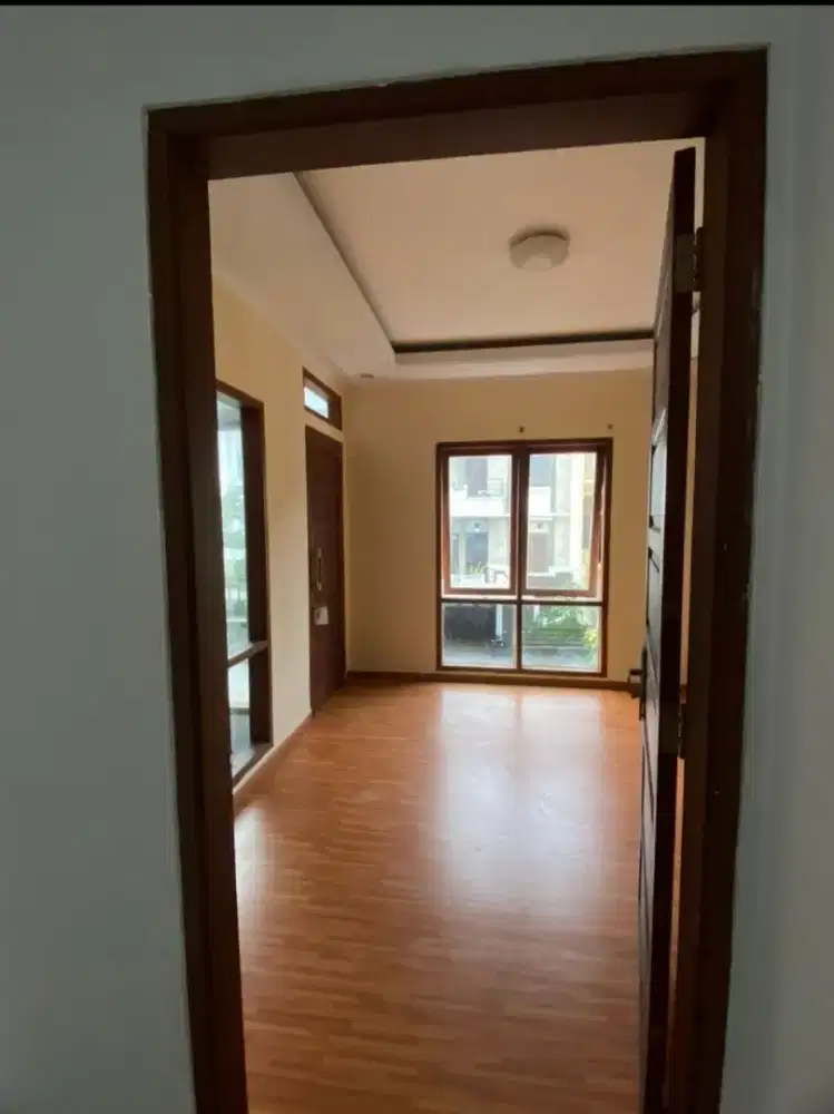 Rumah bagus 2 Lantai siap huni di Cluster Setra duta bandung
