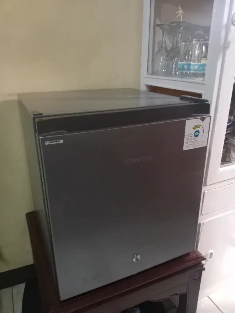 KULKAS MINIBAR HISENSE LIKE NEW