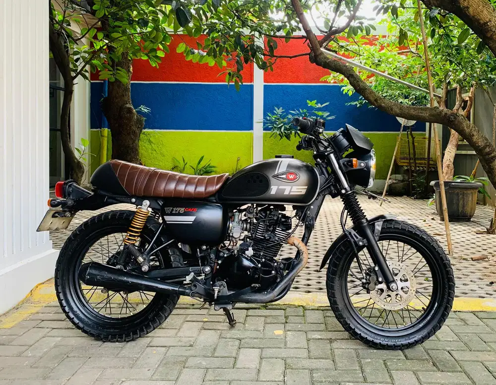 Kawasaki w175 cafe