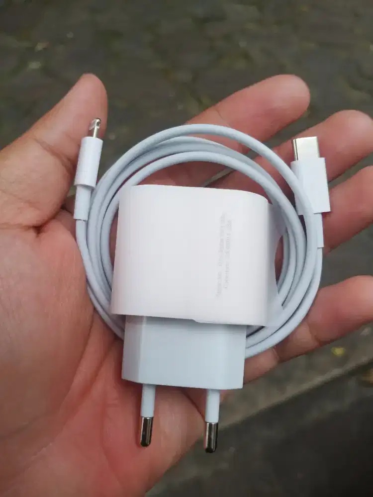 Charger iphone 13 C to Lighting ORI