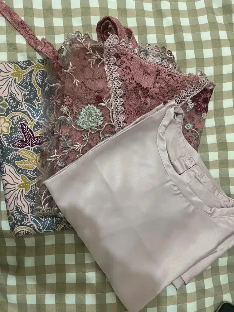 Preloved - Baju Kondangan Wanita