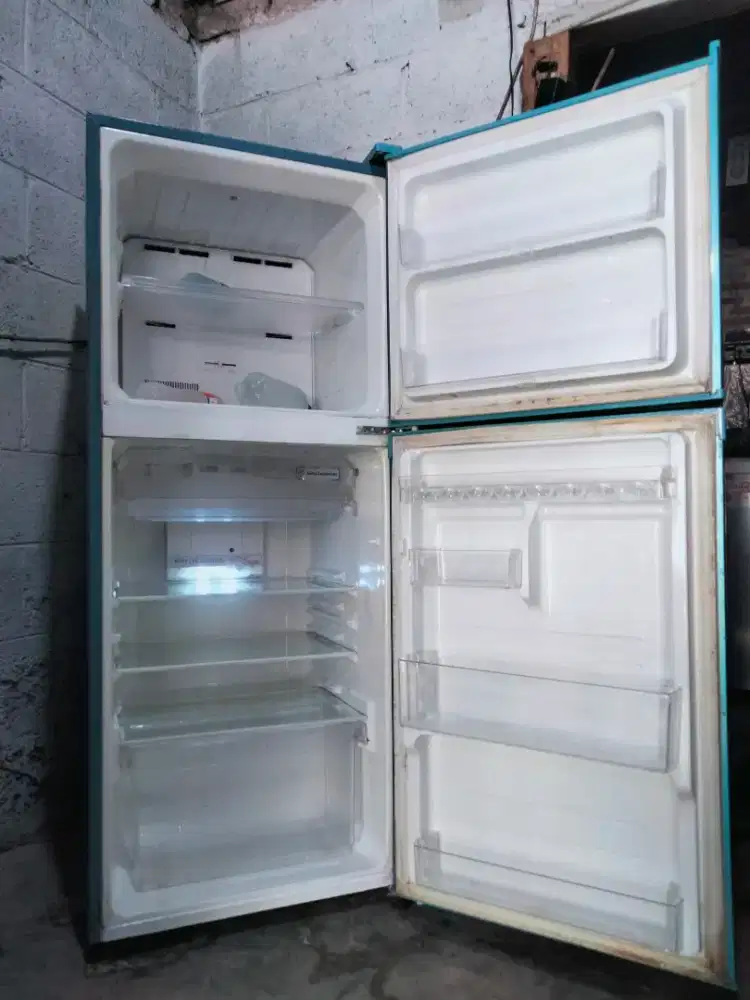 KULKAS 2PINTU ( SHARP )