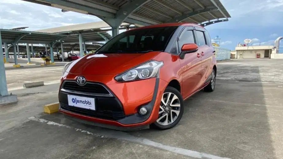 DP Rendah  8JT - Toyota Sienta 1.5 V Bensin-MT 2017 Orange