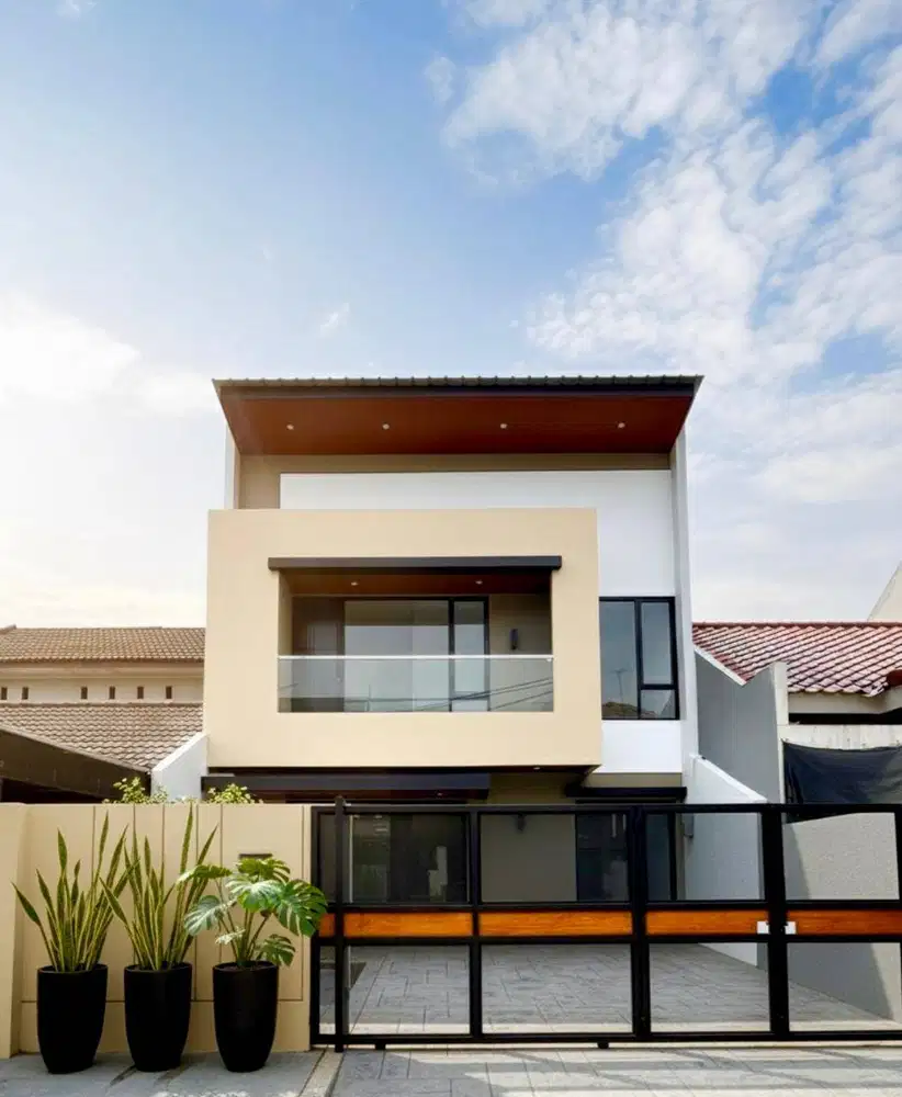 DIJUAL RUMAH BARU DEKAT TAMAN  BERLOKASI STRATEGIS DI PUSAT KOTA BSD