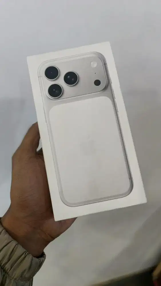 IPHONE 17 PRO 256 /  512 SILVER