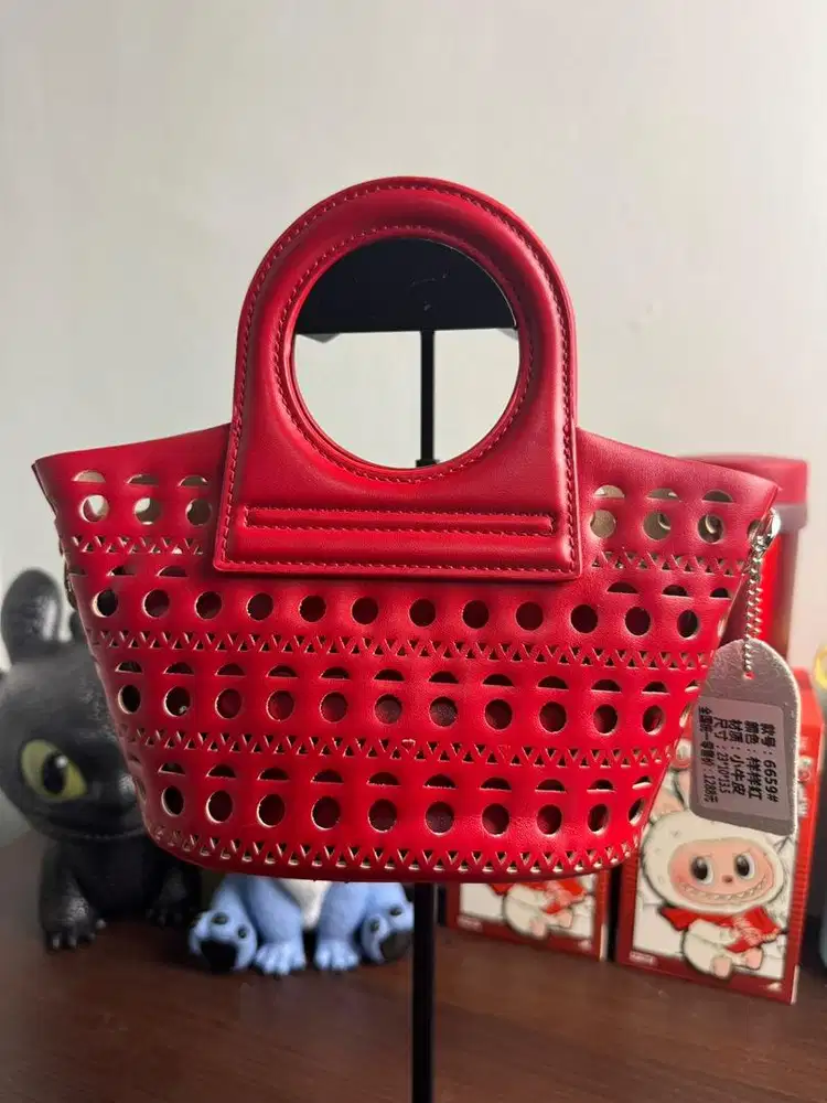 Tas merah lasercut
