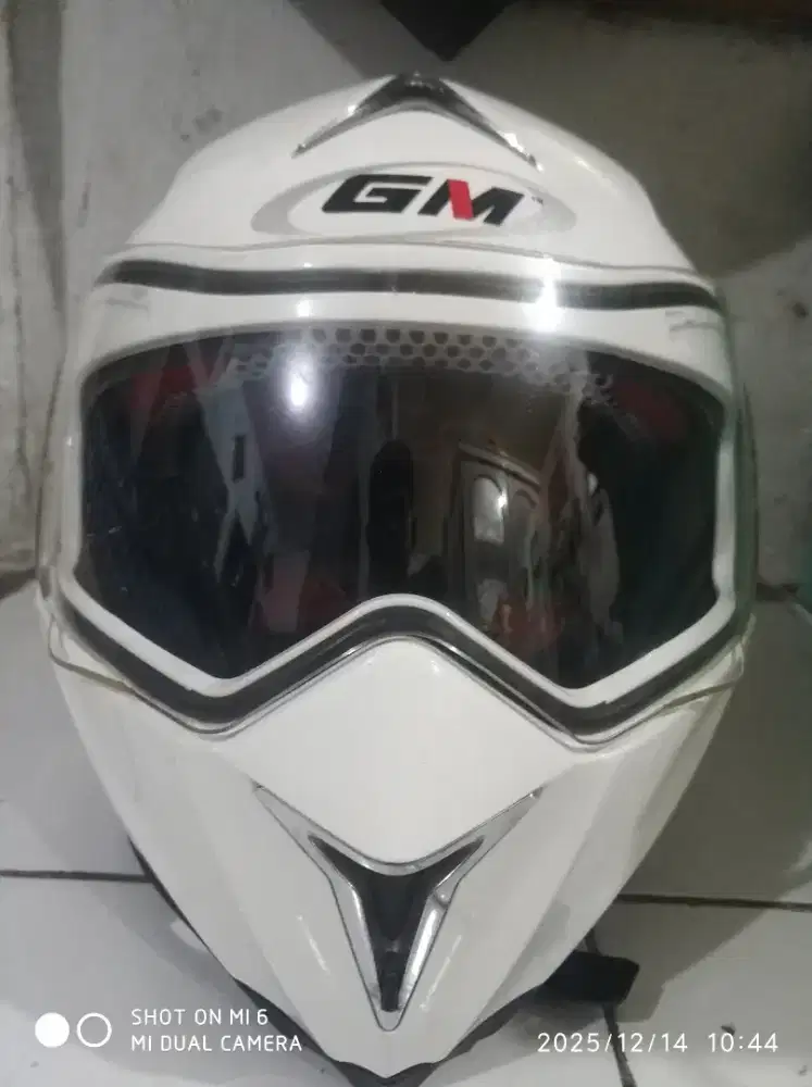 Helm fullface putih