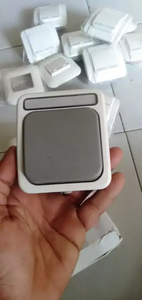 Saklar dan stopkontak