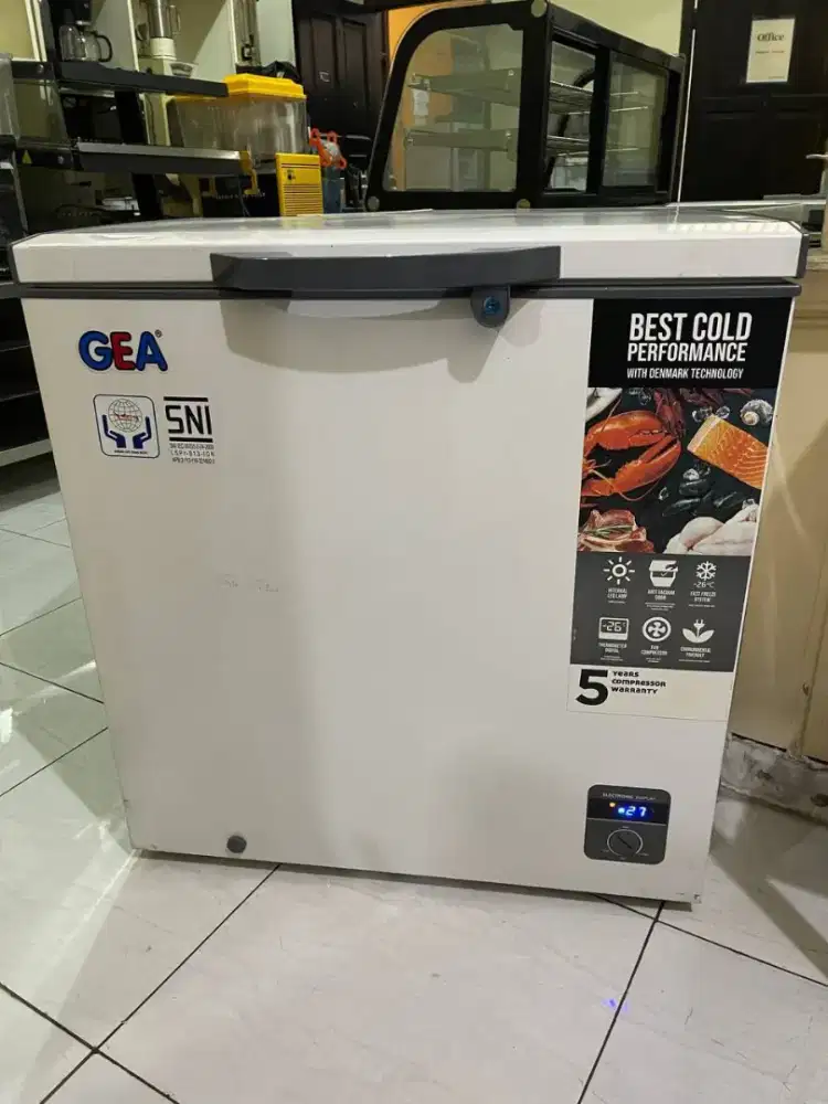 Freezer Box GEA
Kapasitas 210 Liter
Harga Toko Rp 2.500.000.-