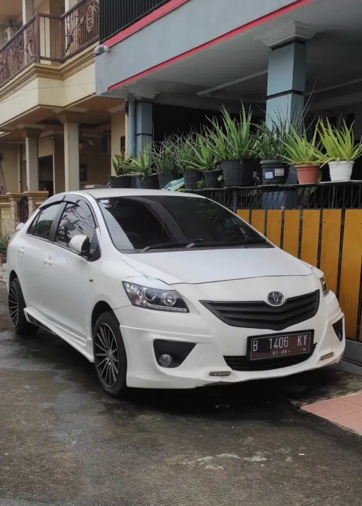 Toyota Limo 2012 Bensin