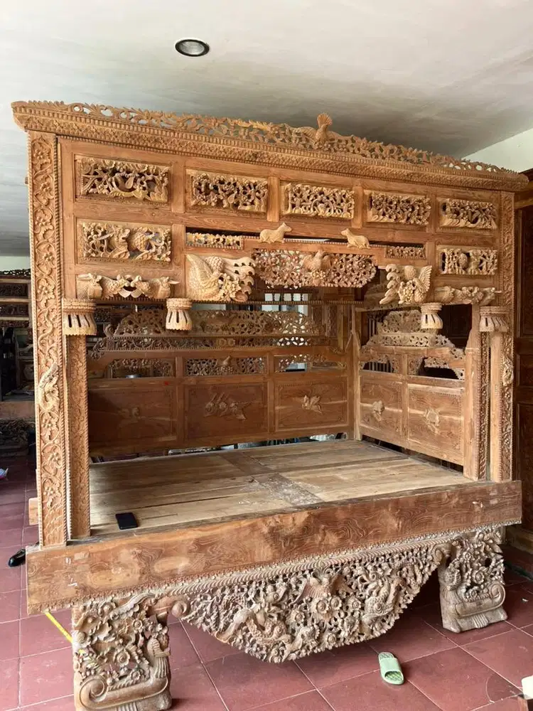 Ranjang ful ukir madura